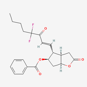 molecular formula C22H24F2O5 B1404149 (3aR,4R,5R,6aS)-4-((E)-4,4-Difluoro-3-oxooct-1-en-1-yl)-2-oxohexahydro-2H-cyclopenta[b]furan-5-yl benzoate CAS No. 50889-48-0