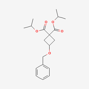 molecular formula C19H26O5 B1404290 1,1-Bis(propan-2-yl) 3-(benzyloxy)cyclobutane-1,1-dicarboxylate CAS No. 869109-30-8