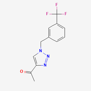 molecular formula C12H10F3N3O B1404639 1-(1-{[3-(三氟甲基)苯基]甲基}-1H-1,2,3-三唑-4-基)乙烷-1-酮 CAS No. 1443291-23-3