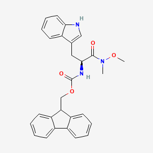 molecular formula C28H27N3O4 B1404645 9H-芴-9-基甲基 N-[(1S)-2-(1H-吲哚-3-基)-1-[甲氧基(甲基)氨基羰基]乙基]氨基甲酸酯 CAS No. 1610380-89-6