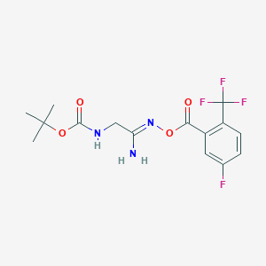 molecular formula C15H17F4N3O4 B1404671 (Z)-(1-amino-2-{[(tert-butoxy)carbonyl]amino}ethylidene)amino 5-fluoro-2-(trifluoromethyl)benzoate CAS No. 1610379-67-3