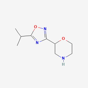 molecular formula C9H15N3O2 B1405780 2-[5-(Propan-2-yl)-1,2,4-oxadiazol-3-yl]morpholine CAS No. 1461868-80-3