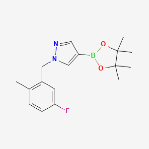 molecular formula C17H22BFN2O2 B1406479 1H-Pyrazole, 1-[(5-fluoro-2-methylphenyl)methyl]-4-(4,4,5,5-tetramethyl-1,3,2-dioxaborolan-2-yl)- CAS No. 1604036-92-1