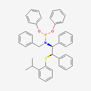 molecular formula C42H40NO2PS B14065626 Diphenyl benzyl((1S,2R)-2-((2-isopropylphenyl)thio)-1,2-diphenylethyl)phosphoramidite 
