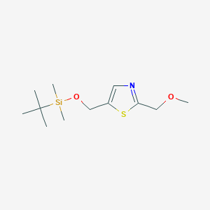 molecular formula C12H23NO2SSi B1407728 5-(((tert-Butyldimethylsilyl)oxy)methyl)-2-(methoxymethyl)thiazole CAS No. 1381778-88-6