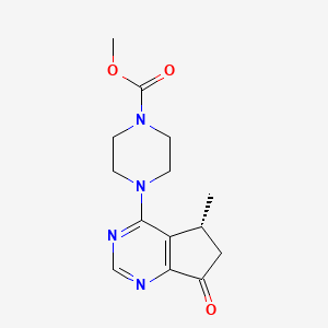 molecular formula C14H18N4O3 B1409235 (R)-甲基 4-(5-甲基-7-氧代-6,7-二氢-5H-环戊[d]嘧啶-4-基)哌嗪-1-羧酸酯 CAS No. 1369532-11-5
