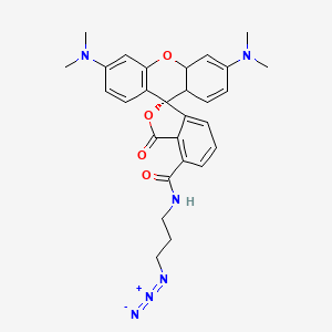 molecular formula C28H30N6O4 B1416110 (1R)-N-(3-Azidopropyl)-3',6'-bis(dimethylamino)-3-oxospiro[2-benzofuran-1,9'-4a,9a-dihydroxanthene]-4-carboxamide CAS No. 825651-66-9