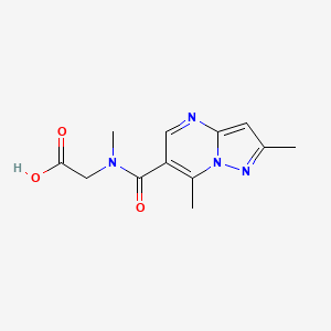 molecular formula C12H14N4O3 B1418477 2-(1-{2,7-dimethylpyrazolo[1,5-a]pyrimidin-6-yl}-N-methylformamido)acetic acid CAS No. 1098389-14-0