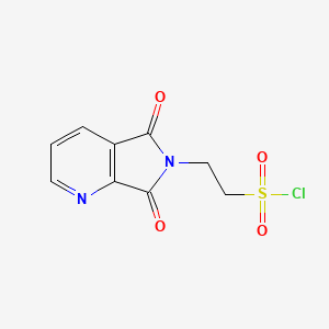molecular formula C9H7ClN2O4S B1419956 2-(5,7-dioxo-5,7-dihydro-6H-pyrrolo[3,4-b]pyridin-6-yl)ethanesulfonyl chloride CAS No. 1105192-46-8
