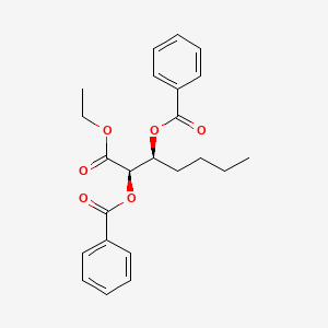 molecular formula C23H26O6 B14204909 Heptanoic acid, 2,3-bis(benzoyloxy)-, ethyl ester, (2R,3S)- CAS No. 827623-60-9