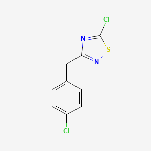 molecular formula C9H6Cl2N2S B1420859 5-Chloro-3-(4-chloro-benzyl)-[1,2,4]thiadiazole CAS No. 90418-16-9