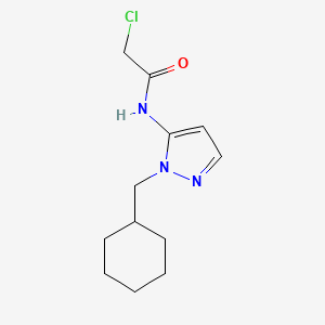 molecular formula C12H18ClN3O B1422055 2-chloro-N-[1-(cyclohexylmethyl)-1H-pyrazol-5-yl]acetamide CAS No. 1311314-57-4