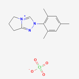 molecular formula C14H18ClN3O4 B1422356 6,7-Dihydro-2-(2,4,6-trimethylphenyl)-5H-pyrrolo[2,1-c]-1,2,4-triazolium Perchlorate CAS No. 1334529-08-6