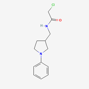 molecular formula C13H17ClN2O B1424903 2-chloro-N-[(1-phenylpyrrolidin-3-yl)methyl]acetamide CAS No. 1258641-14-3