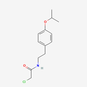 molecular formula C13H18ClNO2 B1424987 2-氯-N-{2-[4-(异丙氧基)苯基]乙基}乙酰胺 CAS No. 92105-53-8