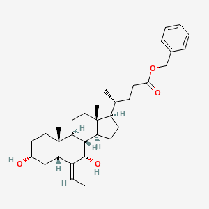 molecular formula C33H48O4 B1425191 benzyl (4R)-4-[(3R,5R,6Z,7S,8S,9S,10R,13R,14S,17R)-6-ethylidene-3,7-dihydroxy-10,13-dimethyl-1,2,3,4,5,7,8,9,11,12,14,15,16,17-tetradecahydrocyclopenta[a]phenanthren-17-yl]pentanoate CAS No. 1352328-67-6