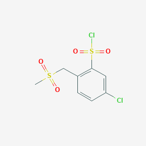 molecular formula C8H8Cl2O4S2 B1425764 5-氯-2-(甲磺酰甲基)苯-1-磺酰氯 CAS No. 1432678-37-9