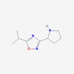 molecular formula C9H15N3O B1428148 5-(Propan-2-yl)-3-(pyrrolidin-2-yl)-1,2,4-oxadiazole CAS No. 1273745-85-9