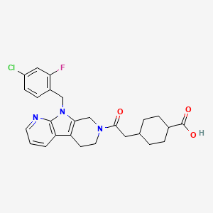 molecular formula C26H27ClFN3O3 B1429059 4-[2-[8-[(4-chloro-2-fluorophenyl)methyl]-5,8,10-triazatricyclo[7.4.0.02,7]trideca-1(9),2(7),10,12-tetraen-5-yl]-2-oxoethyl]cyclohexane-1-carboxylic acid 