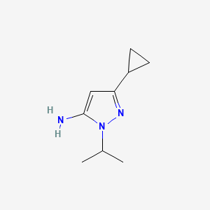 B1433811 3-cyclopropyl-1-isopropyl-1H-pyrazol-5-amine CAS No. 1462952-68-6