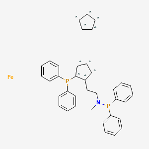(1R)-1-(Diphenylphosphino)-2-[(1R)-1-[(diphenylphosphino)methylamino]ethyl]ferrocene