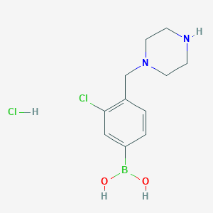 (3-Chloro-4-(piperazin-1-ylmethyl)phenyl)boronic acid hydrochloride