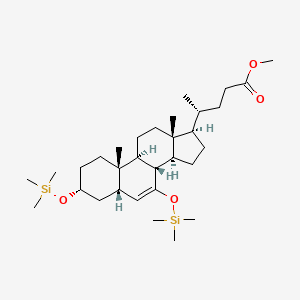 molecular formula C31H56O4Si2 B1435924 (R)-methyl 4-((3R,5S,8S,9S,10S,13R,14S,17R)-10,13-dimethyl-3,7-bis((trimethylsilyl)oxy)-2,3,4,5,8,9,10,11,12,13,14,15,16,17-tetradecahydro-1H-cyclopenta[a]phenanthren-17-yl)pentanoate CAS No. 863239-58-1