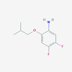 molecular formula C10H13F2NO B1435976 4,5-二氟-2-(2-甲基丙氧基)苯胺 CAS No. 1852636-07-7