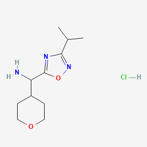 Oxan-4-yl[3-(propan-2-yl)-1,2,4-oxadiazol-5-yl]methanamine hydrochloride
