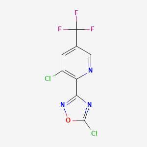 molecular formula C8H2Cl2F3N3O B1436308 5-Chloro-3-(3-chloro-5-(trifluoromethyl)pyridin-2-yl)-1,2,4-oxadiazole CAS No. 1823184-23-1