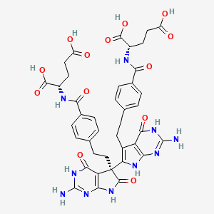 B1436935 (2S,2'S)-2,2'-((4,4'-(((S)-2,2'-Diamino-4,4',6-trioxo-4,4',5,6,7,7'-hexahydro-3H,3'H-[5,6'-bipyrrolo[2,3-d]pyrimidine]-5,5'-diyl)bis(ethane-2,1-diyl))bis(benzoyl))bis(azanediyl))dipentanedioic acid CAS No. 1802552-16-4
