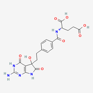 molecular formula C20H21N5O8 B1436940 (2S)-2-(4-(2-(2-Amino-5-hydroxy-4,6-dioxo-4,5,6,7-tetrahydro-1H-pyrrolo[2,3-d]pyrimidin-5-yl)ethyl)benzamido)pentanedioic acid CAS No. 1644286-36-1