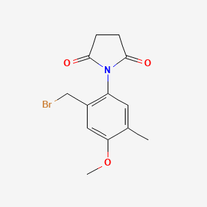 molecular formula C13H14BrNO3 B14372861 1-[2-(Bromomethyl)-4-methoxy-5-methylphenyl]pyrrolidine-2,5-dione CAS No. 90173-79-8