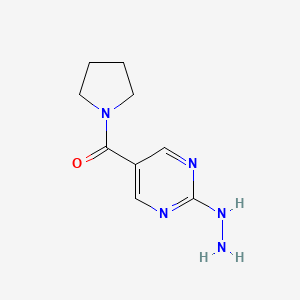 molecular formula C9H13N5O B1440607 2-Hydrazino-5-(pyrrolidin-1-ylcarbonyl)pyrimidine CAS No. 1325306-68-0