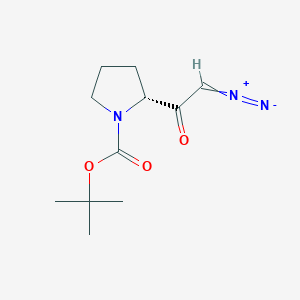 molecular formula C11H17N3O3 B1441366 (R)-tert-Butyl 2-(2-diazoacetyl)pyrrolidine-1-carboxylate CAS No. 152665-79-7