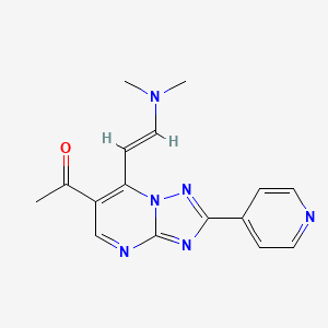 molecular formula C16H16N6O B1442537 1-{7-[(E)-2-(二甲氨基)乙烯基]-2-吡啶-4-基[1,2,4]三唑并[1,5-a]嘧啶-6-基}乙酮 CAS No. 1306753-72-9