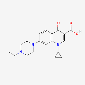 molecular formula C19H23N3O3 B1443781 Desfluoroenrofloxacin CAS No. 138892-82-7