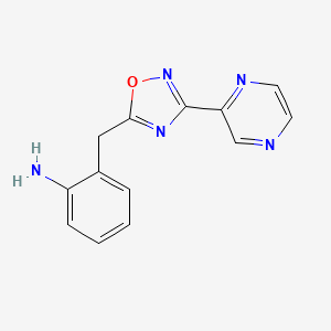 molecular formula C13H11N5O B1445134 2-((3-(Pyrazin-2-yl)-1,2,4-oxadiazol-5-yl)methyl)aniline CAS No. 1497256-46-8