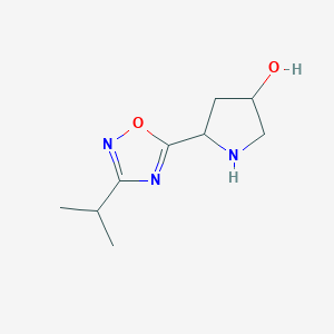 molecular formula C9H15N3O2 B1446415 5-(3-Isopropyl-1,2,4-oxadiazol-5-yl)pyrrolidin-3-ol CAS No. 1600600-52-9
