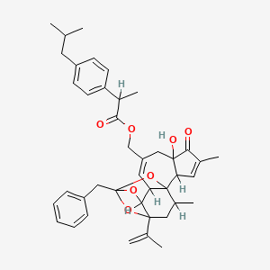 molecular formula C41H48O7 B14468350 Daphnetoxin, 6,7-deepoxy-6,7-didehydro-5-deoxy-21-dephenyl-21-(phenylmethyl)-, 20-(alpha-methyl-4-(2-methylpropyl)benzeneacetate) CAS No. 71381-97-0