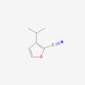 molecular formula C8H9NO B1447624 3-(丙烷-2-基)呋喃-2-腈 CAS No. 1503481-35-3