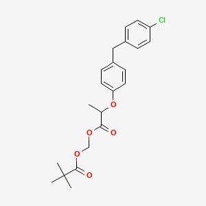 molecular formula C22H25ClO5 B14481047 Propanoic acid, 2,2-dimethyl-, (2-(4-((4-chlorophenyl)methyl)phenoxy)-1-oxopropoxy)methyl ester, (+-)- CAS No. 71548-85-1