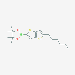 molecular formula C18H27BO2S2 B1448212 2-(4,4,5,5-Tetramethyl-1,3,2-dioxaborole-2-yl)-5-hexylthieno[3,2-b]thiophene CAS No. 944826-49-7
