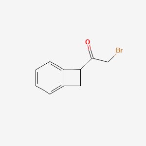 molecular formula C10H9BrO B1449151 1-{Bicyclo[4.2.0]octa-1,3,5-trien-7-yl}-2-bromoethan-1-one CAS No. 1499640-27-5
