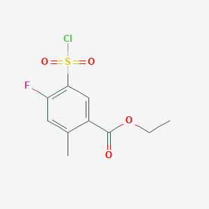 molecular formula C10H10ClFO4S B1449571 Ethyl 5-(chlorosulfonyl)-4-fluoro-2-methylbenzoate CAS No. 1565451-30-0