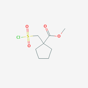 molecular formula C8H13ClO4S B1450503 Methyl 1-[(chlorosulfonyl)methyl]cyclopentane-1-carboxylate CAS No. 1803570-67-3