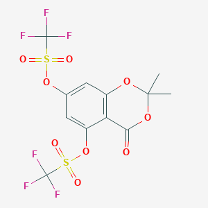 molecular formula C12H8F6O9S2 B1452317 2,2-Dimethyl-4-oxo-7-[(trifluoromethane)sulfonyloxy]-2,4-dihydro-1,3-benzodioxin-5-yltrifluoromethanesulfonate CAS No. 603044-07-1