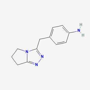 molecular formula C12H14N4 B1453979 4-{5H,6H,7H-pyrrolo[2,1-c][1,2,4]triazol-3-ylmethyl}aniline CAS No. 1094285-37-6