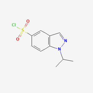 molecular formula C10H11ClN2O2S B1454644 1-(propan-2-yl)-1H-indazole-5-sulfonyl chloride CAS No. 1339217-64-9