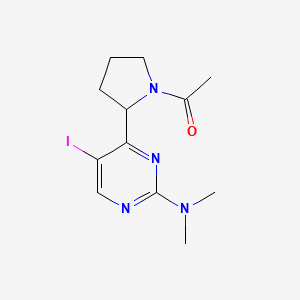 molecular formula C12H17IN4O B1455940 1-[2-(2-二甲氨基-5-碘-嘧啶-4-基)-吡咯烷-1-基]-乙酮 CAS No. 1361115-97-0